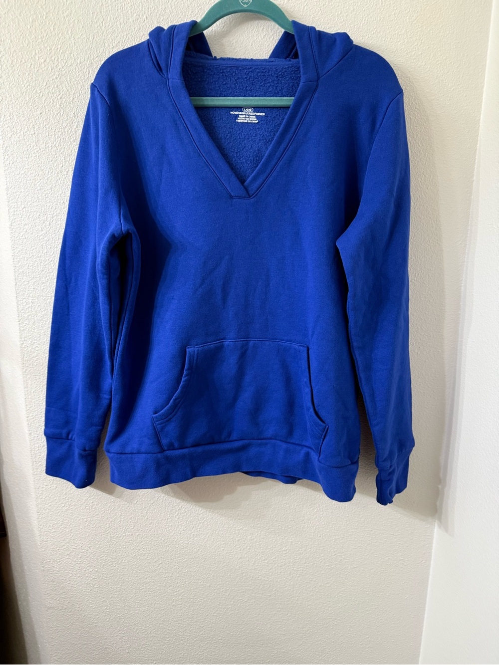Cozy V Neck Sweatshirt with Kangaroo Pocket, Women’s Size Large